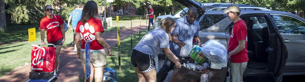 Faculty, staff, and students help carry the load on Move-in Day at Randolph College